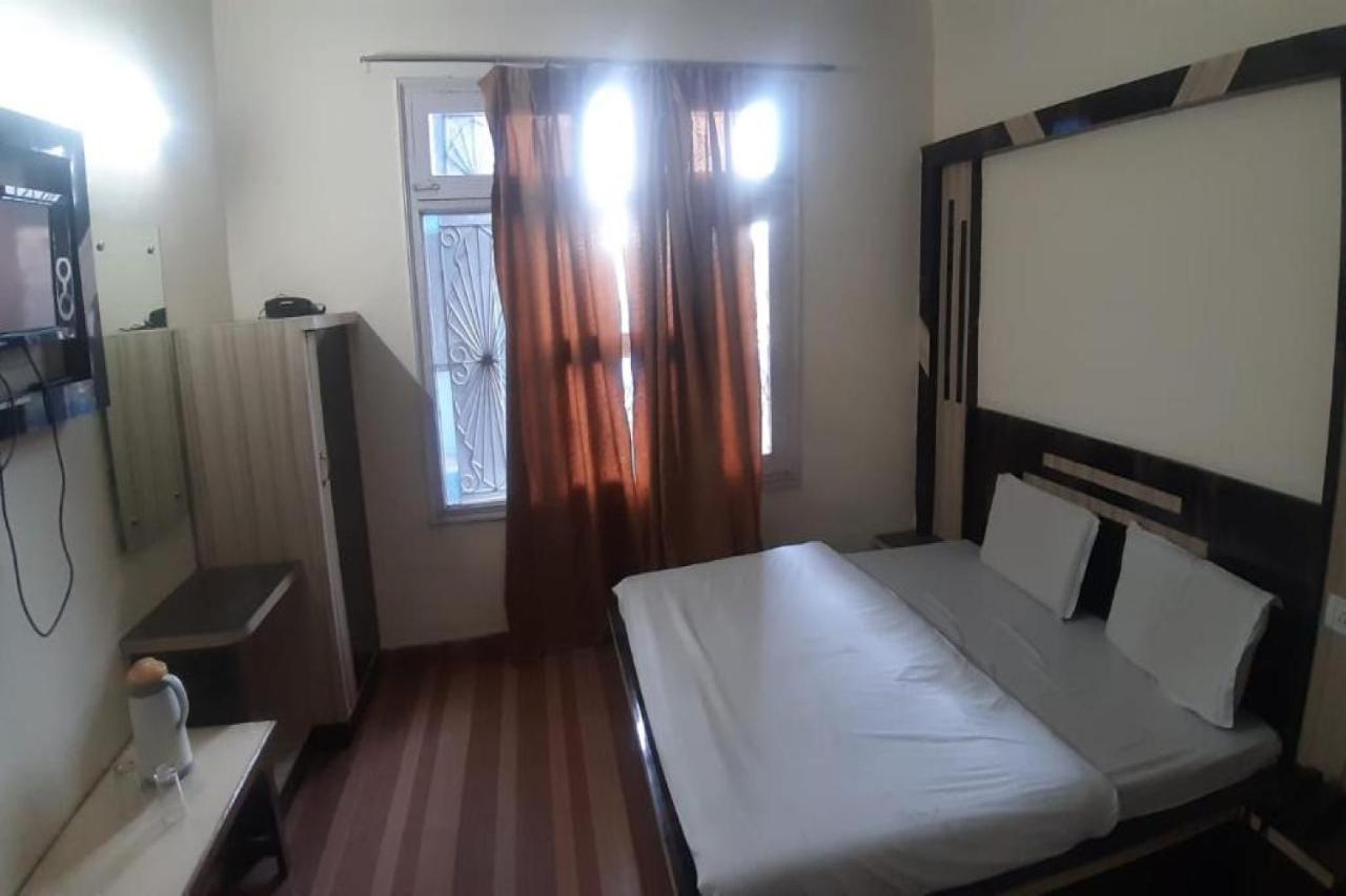 OYO 81211 Hotel Janta Katra (Jammu and Kashmir) Buitenkant foto