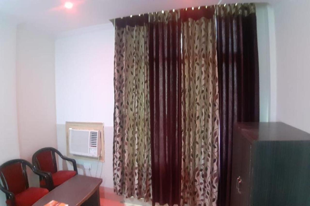 OYO 81211 Hotel Janta Katra (Jammu and Kashmir) Buitenkant foto