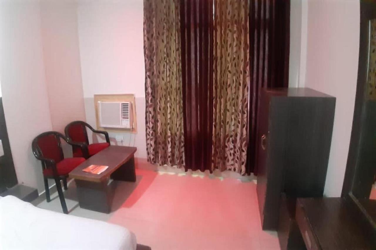 OYO 81211 Hotel Janta Katra (Jammu and Kashmir) Buitenkant foto