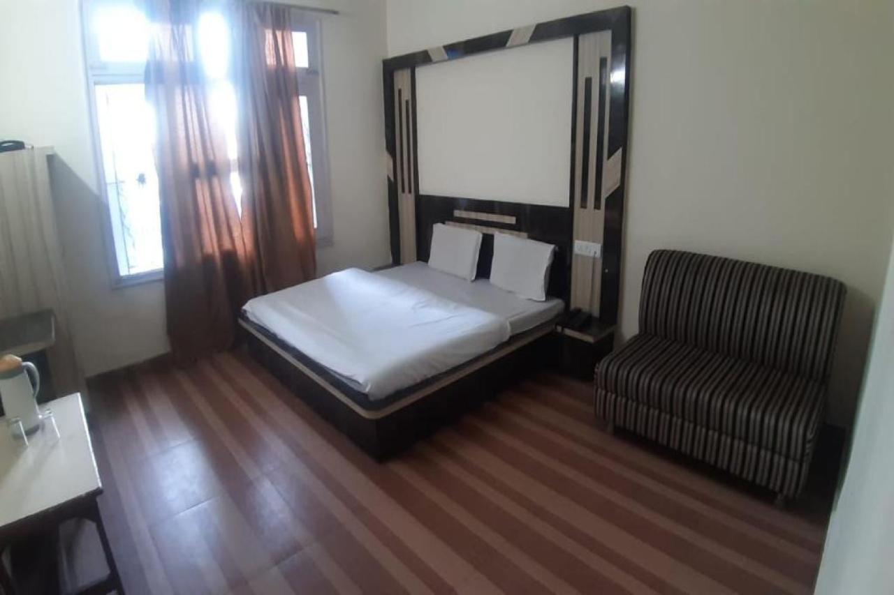 OYO 81211 Hotel Janta Katra (Jammu and Kashmir) Buitenkant foto