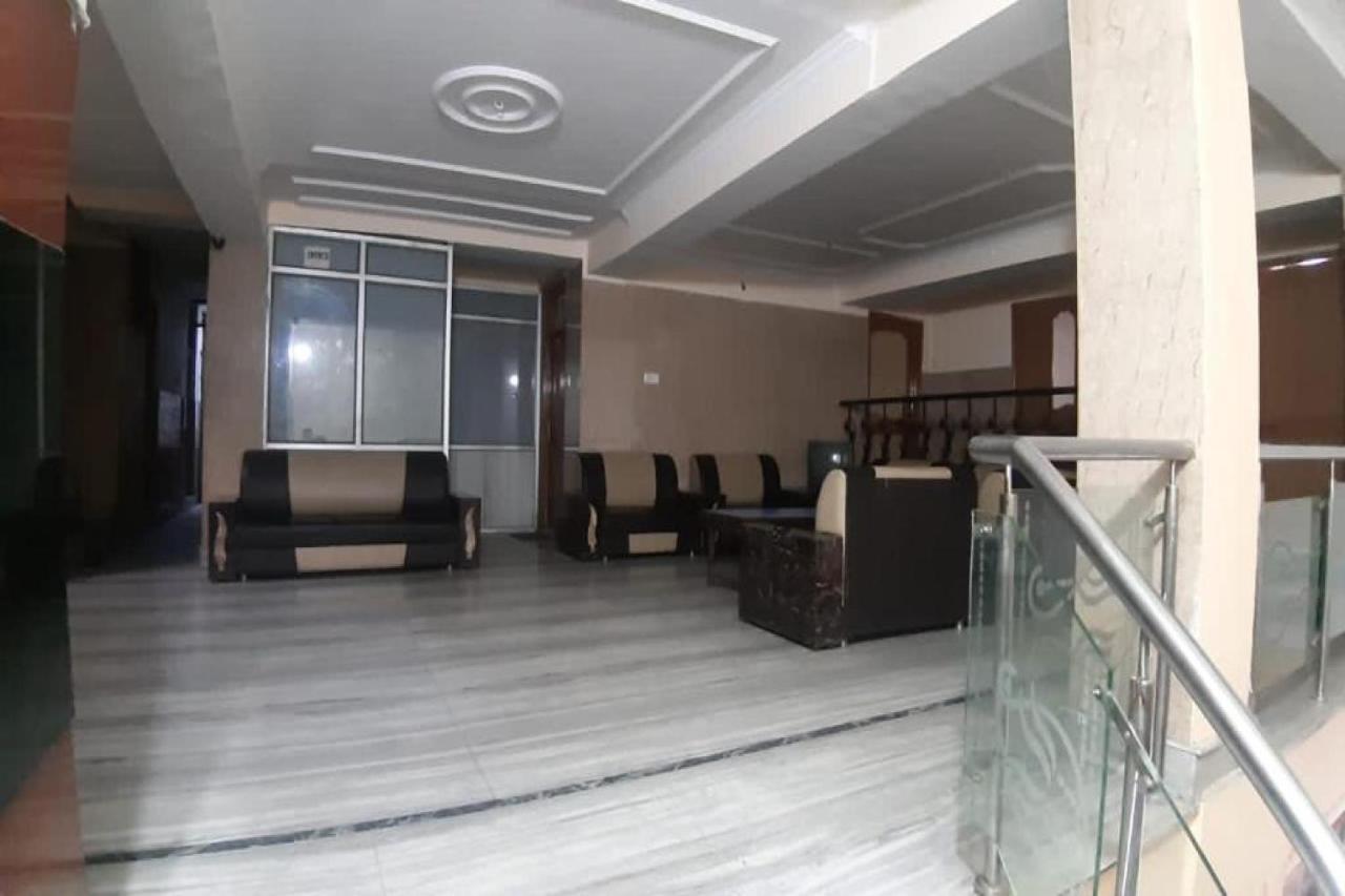 OYO 81211 Hotel Janta Katra (Jammu and Kashmir) Buitenkant foto