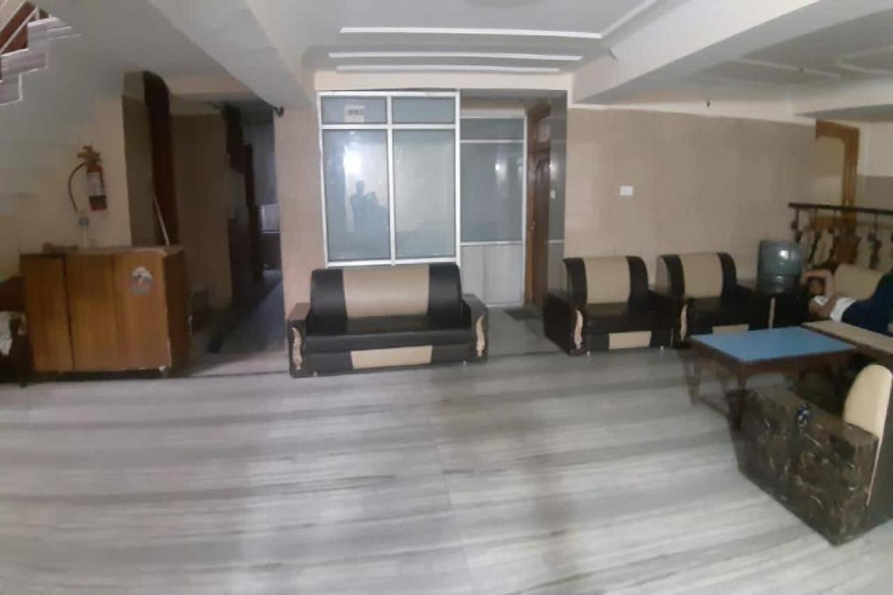 OYO 81211 Hotel Janta Katra (Jammu and Kashmir) Buitenkant foto